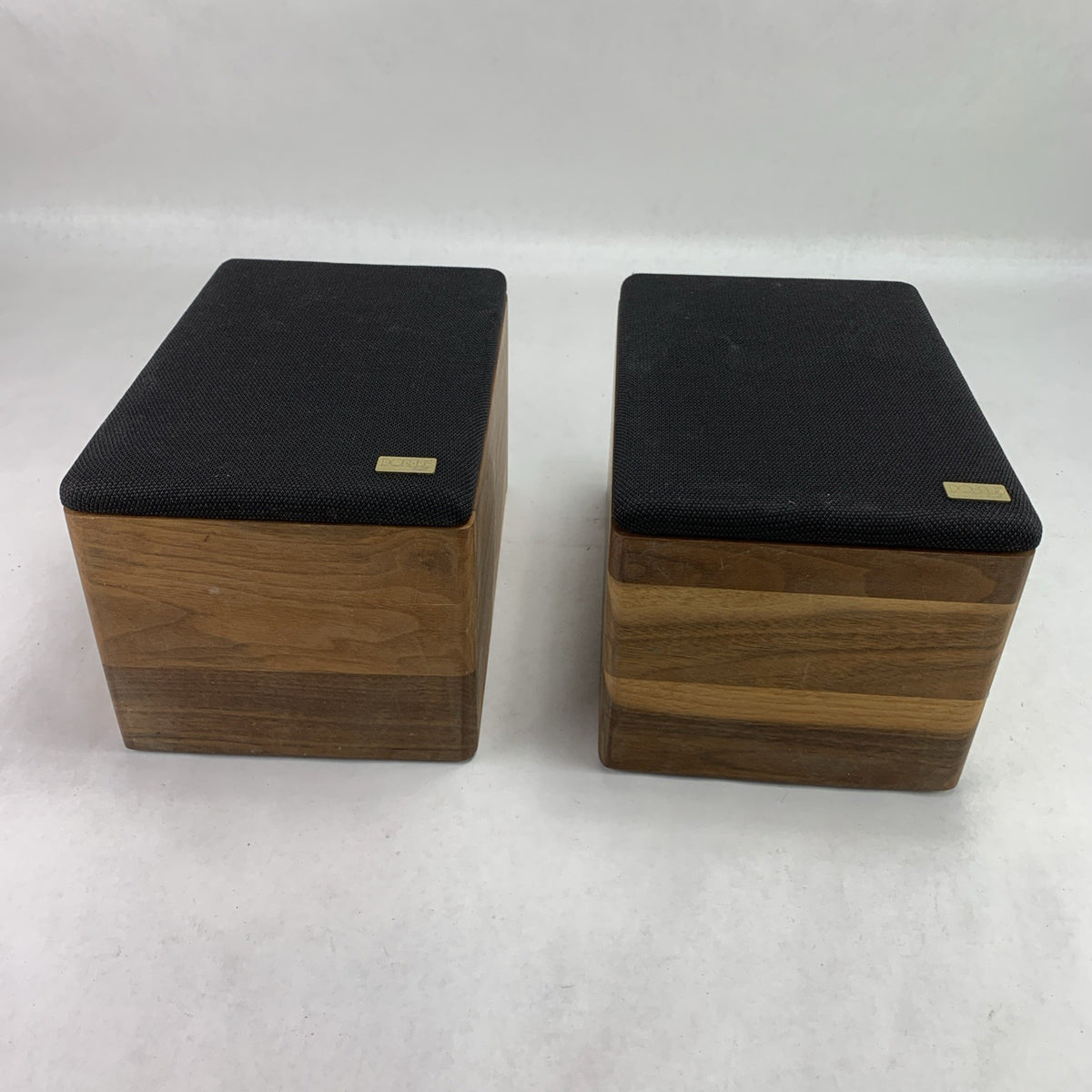 Vintage DLK Domus Acoustical Finch Walnut-Veneer Passive Bookshelf Speaker Set9