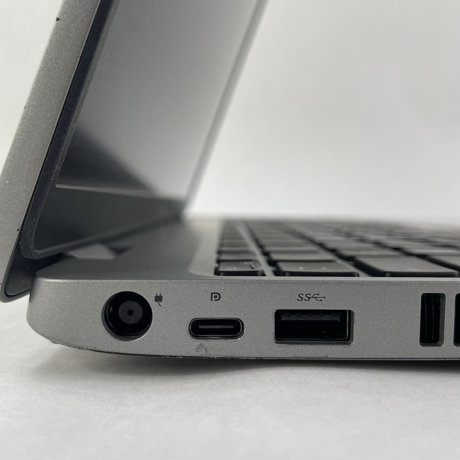 Dell Latitude 5510 15.6" i5-10210U 1.60 GHz 8 GB RAM No SSD/OS/AC/Batt - Worn6
