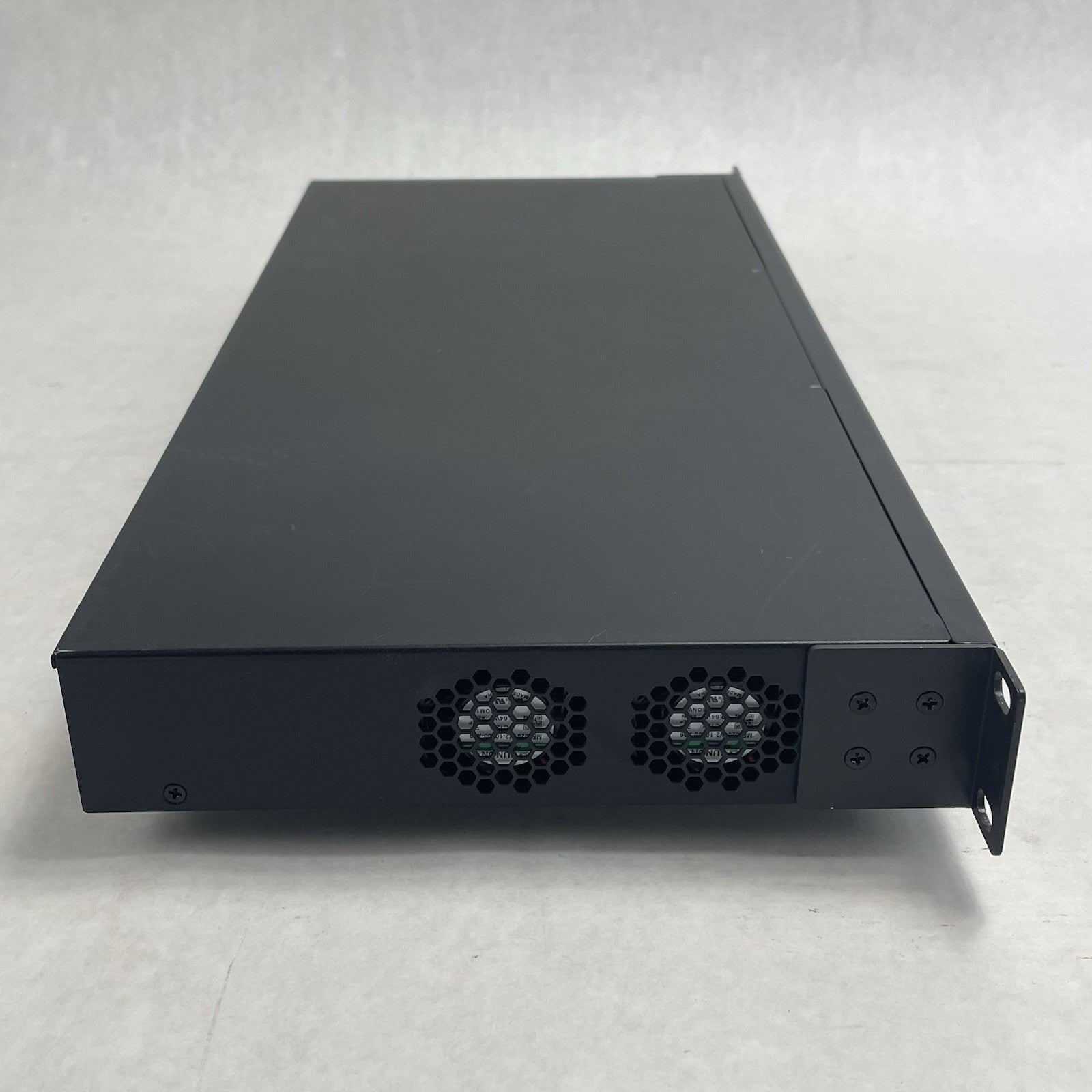 Lantronix SM24TAT2SA-VT 24-Port Managed Gigabit Ethernet PoE+ Tested & Reset6