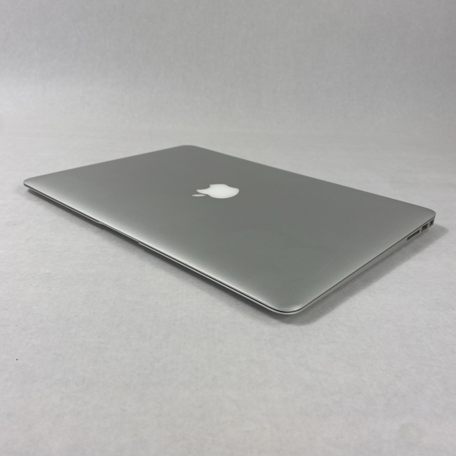 Apple MacBook Air A1466 2015 13" 1.6GHz i5 4GB RAM 256GB SSD os11.7.1 723 Cycles