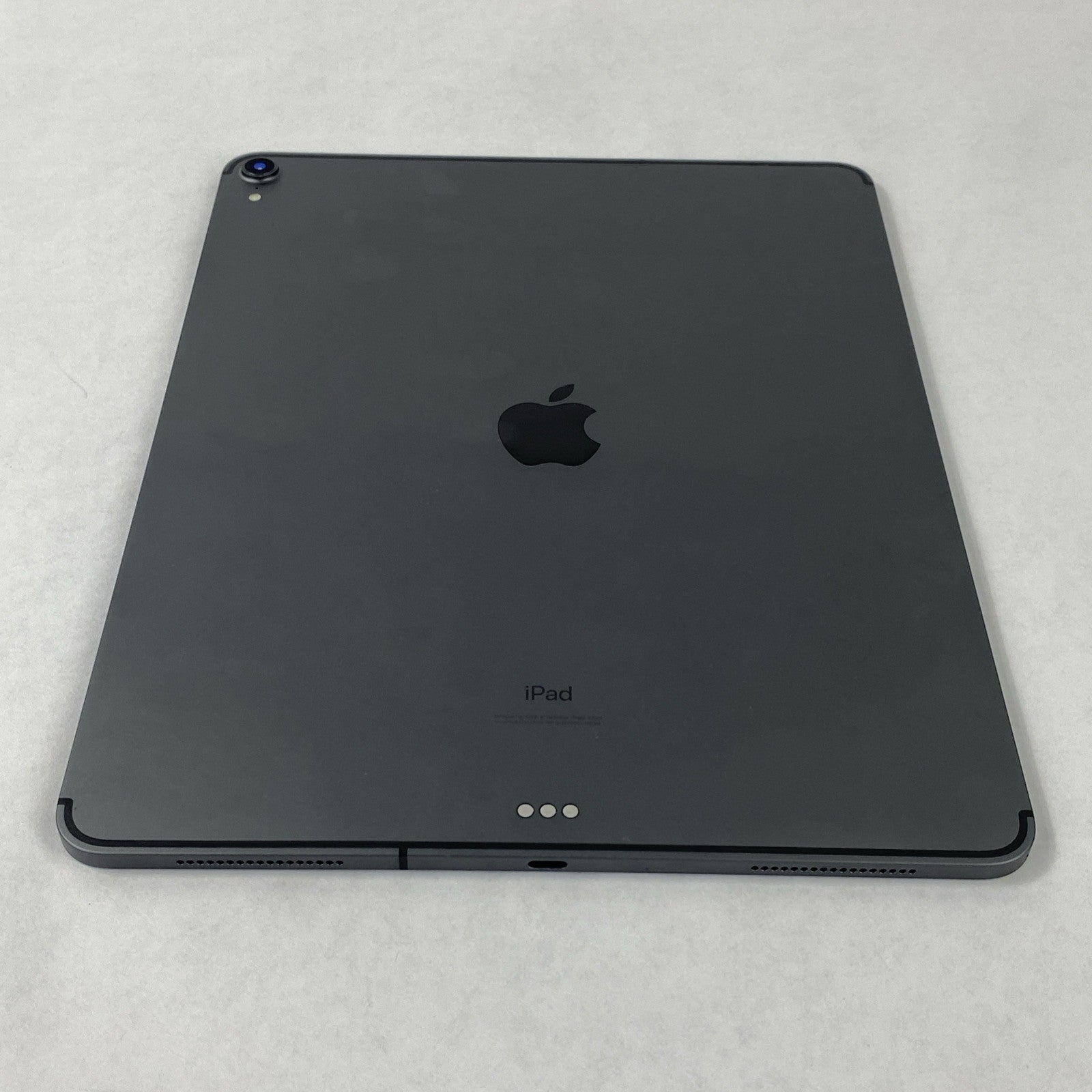 Apple iPad Pro 3rd Gen 12.9" A2014 64 GB Space Gray IOS 26.1