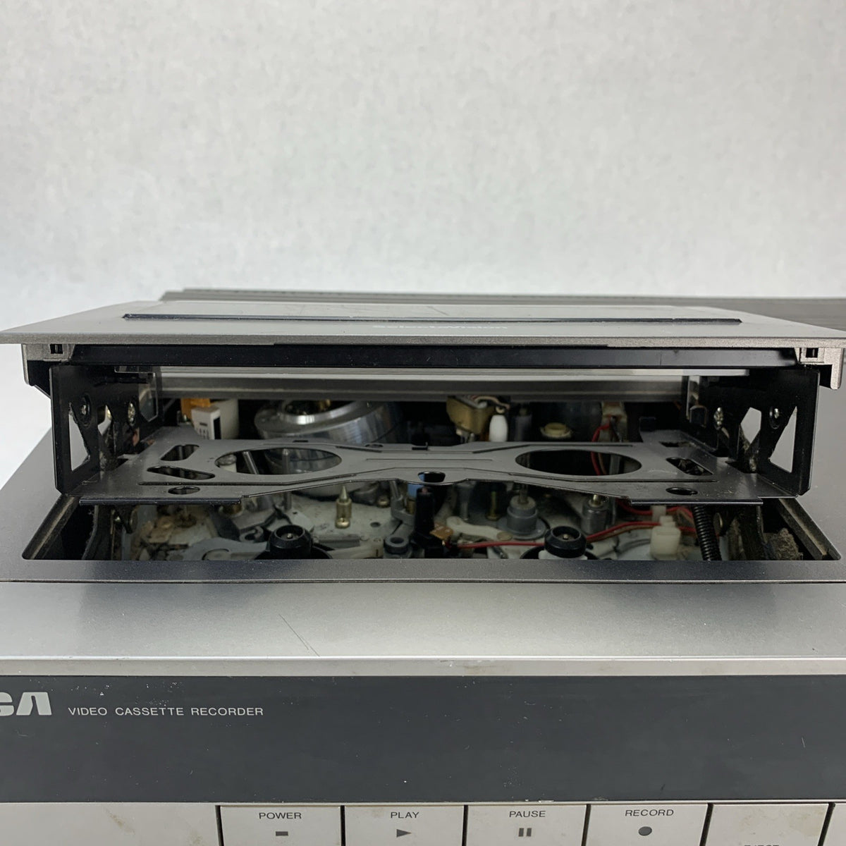RCA SelectaVision VLT250 Top-Loading VHS Video Cassette Recorder - Parts17
