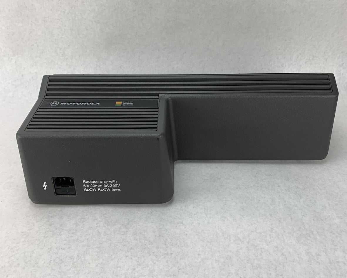 Motorola NTN1177A 6-Bay Radio Battery Charger3