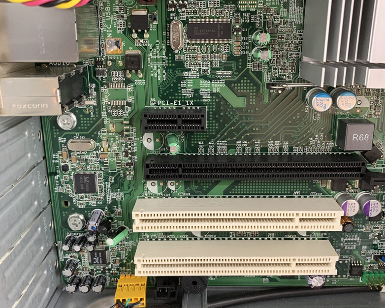 Dell Vostro 220 MT Pentium Dual-Core E7500 2.93 GHz 2 GB RAM No HDD No OS