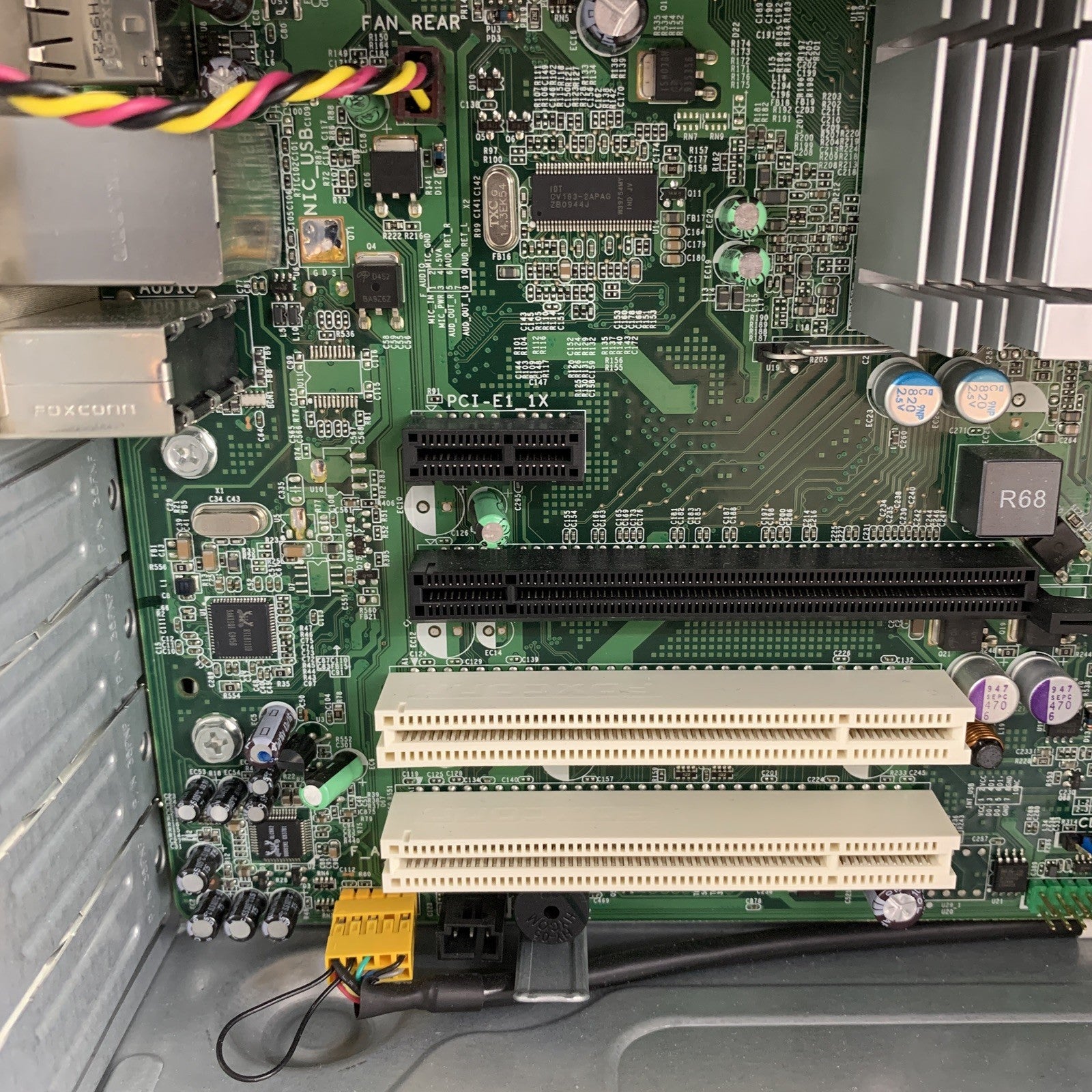 Dell Vostro 220 MT Pentium Dual-Core E7500 2.93 GHz 2 GB RAM No HDD No OS