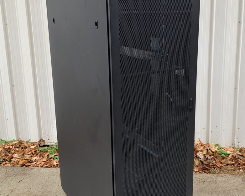 IBM NetBAY 9308 42U Enterprise Server Cabinet Rack 42S w/ Keys and Side Panels