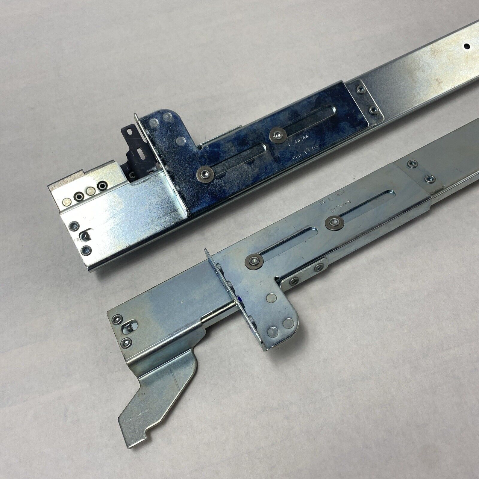 Unbranded L-4N344 / R-4N345 Left Right Server Rack Rail Set