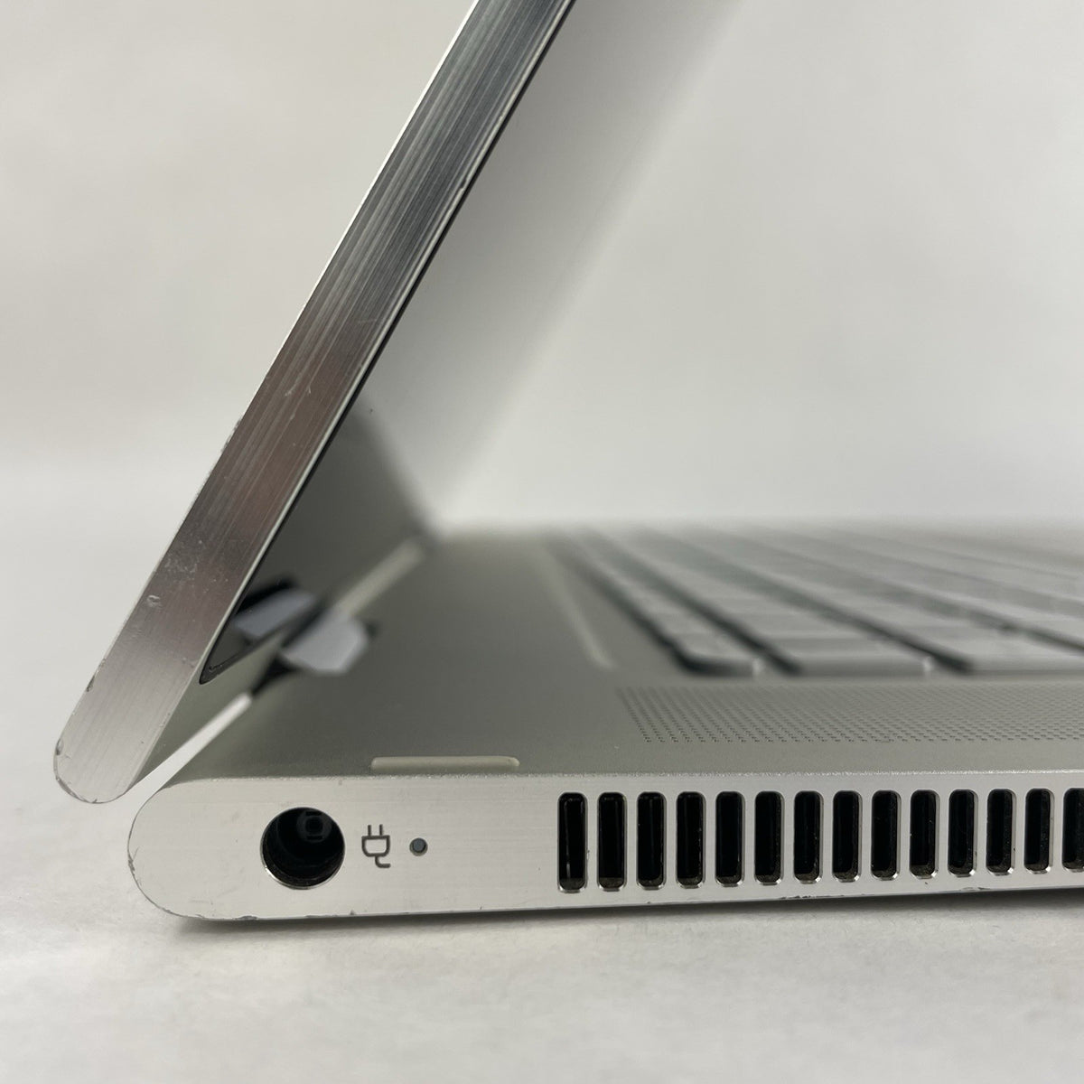 HP Spectra x360 15.6" i7-6500U 2.50 GHz 16 GB RAM No SSD/OS/AC7