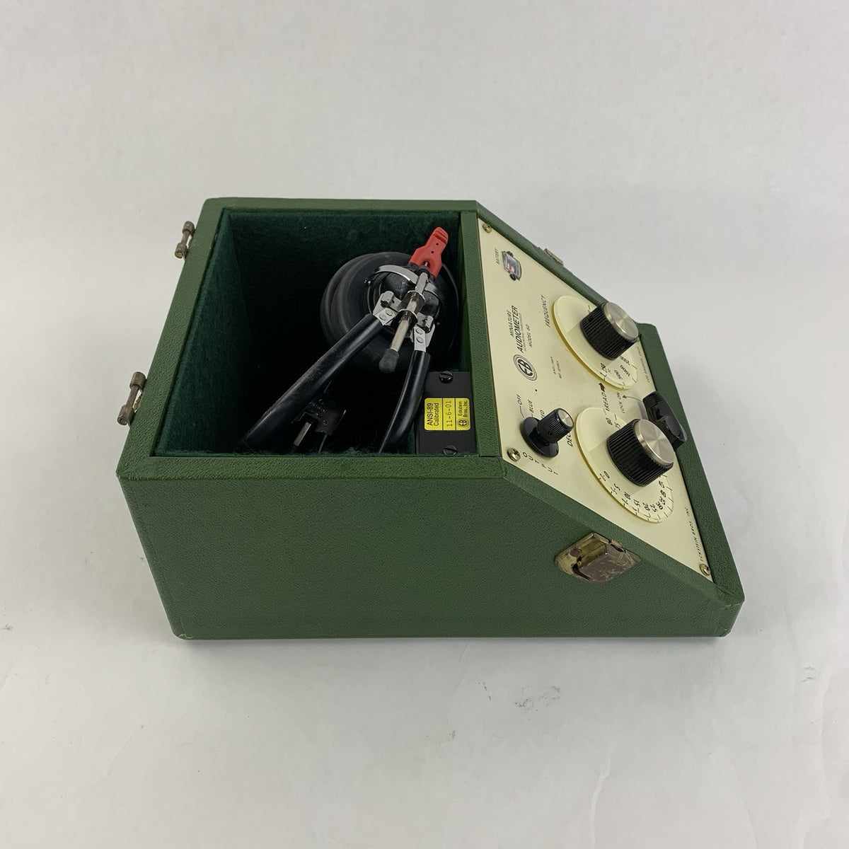 Eckstein Bros. Model 60 Miniature Audiometer Screening/Threshold - Tested8