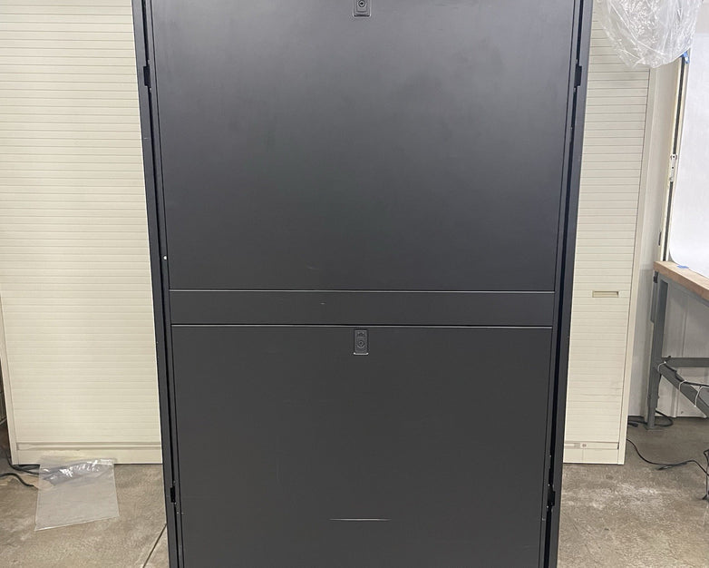 APC E242296 NetShelter SX 42U Server Rack 19" Enclosure Cabinet No Key