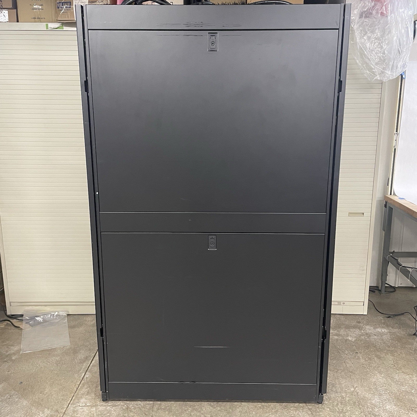 APC E242296 NetShelter SX 42U Server Rack 19" Enclosure Cabinet No Key