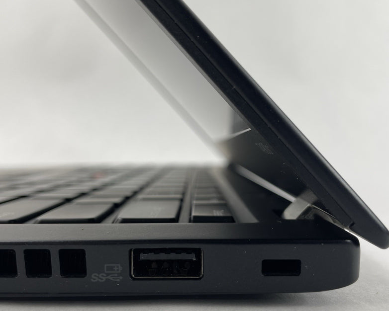 Lenovo ThinkPad T490s 14" i5-8365U 1.60 GHz 8 GB RAM No SSD/OS/AC