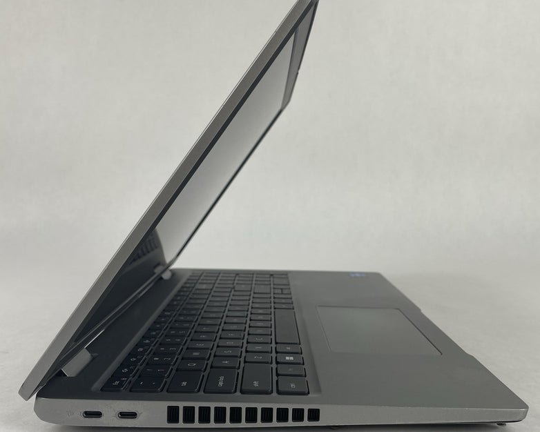 Dell Latitude 5530 15.6" i5-1235U 3.96GHz 8GB RAM No SSD/OS/AC - Scratched Paint