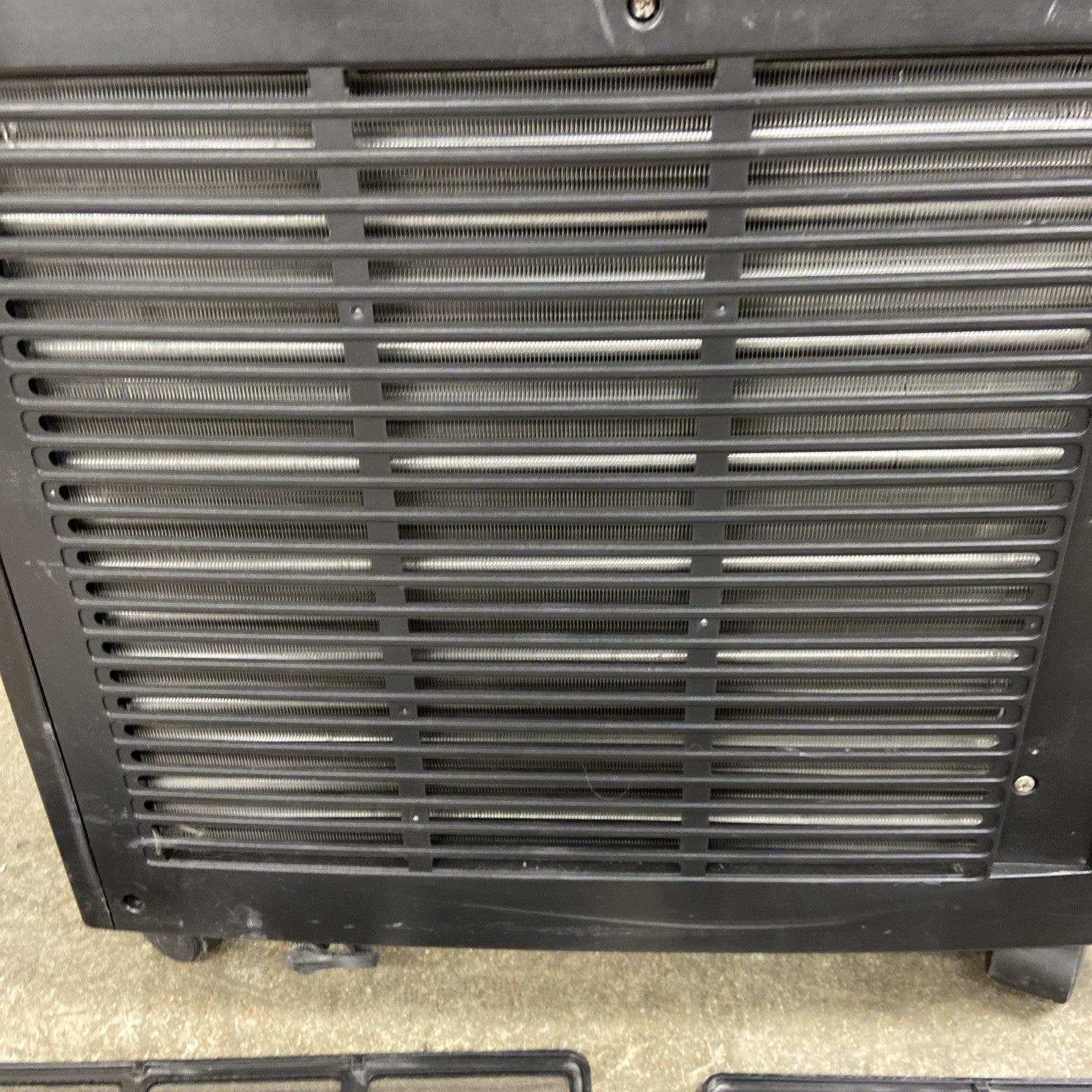 Tripp Lite SRCOOL12K Portable Air Conditioner 1400w - Parts or Repair
