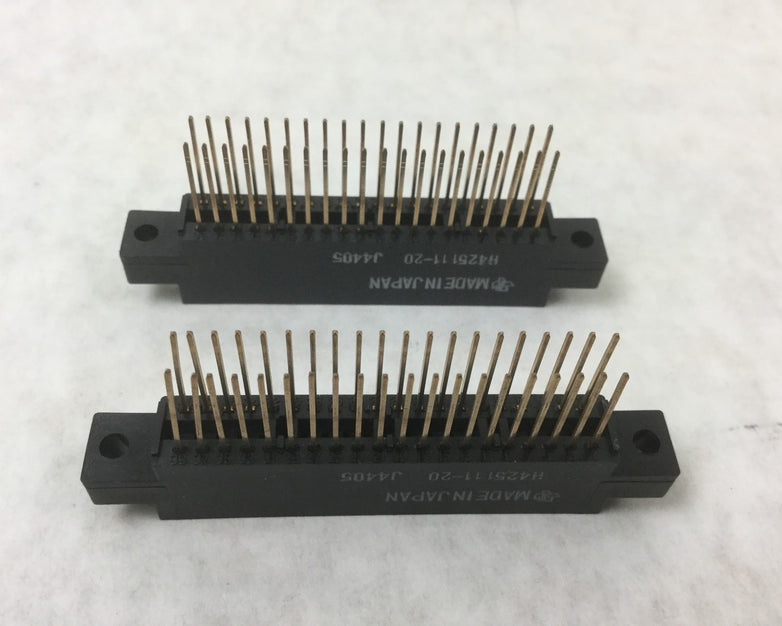 Texas H425111-20 Connector Receptacle, (Lot of 2) NEW