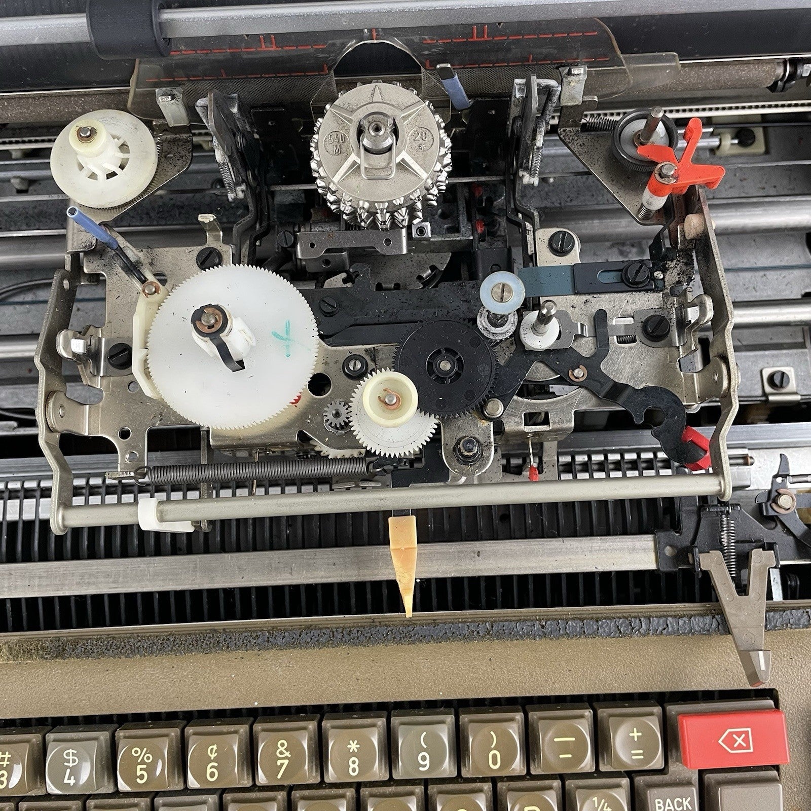 Royal 350A Typewriter 115V No Ribbon Tested