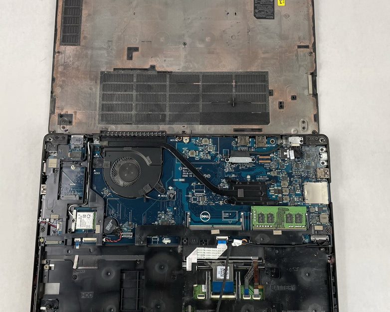 Dell Latitude 5590 15.6" i5-8250U 1.60 GHz 8 GB RAM No SSD/OS/AC/Batt- Bad Front