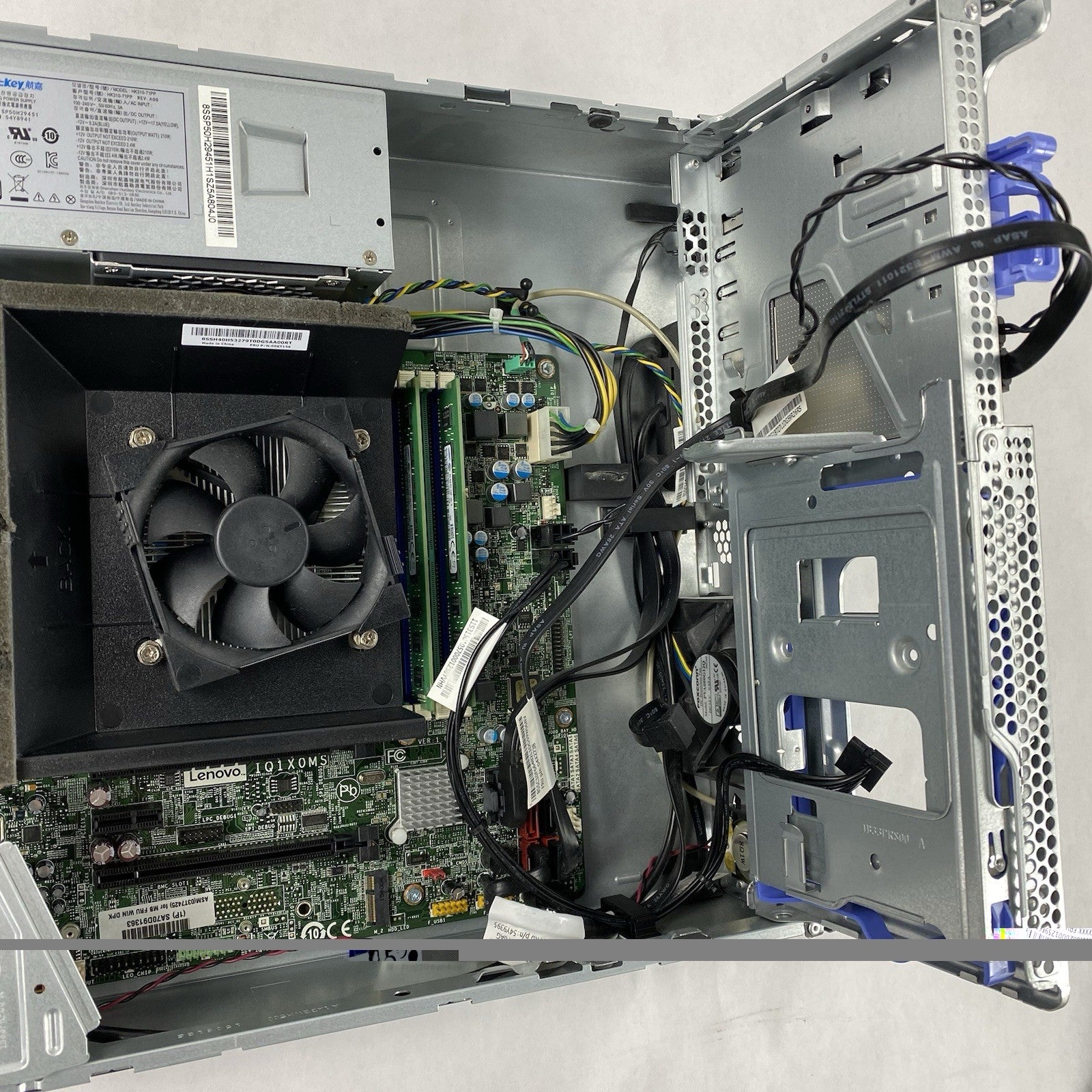 Lenovo ThinkCentre M900 SFF Intel Core i5-6500 3.2GHz 8GB RAM No HDD No OS