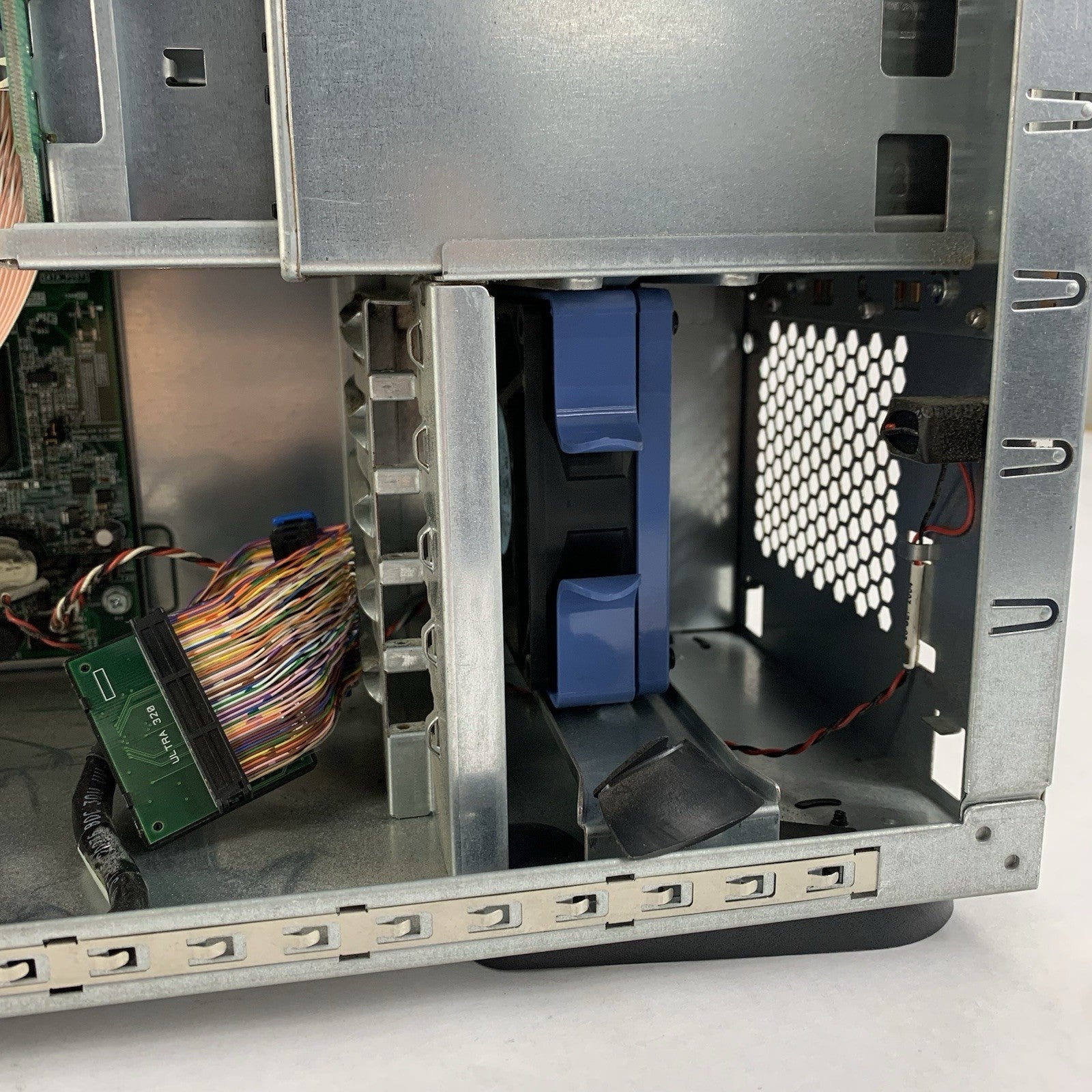 Dell PowerEdge 700 Tower Server 1x Pentium 4 2.8 GHz 2 GB Ram No OS No HDD23