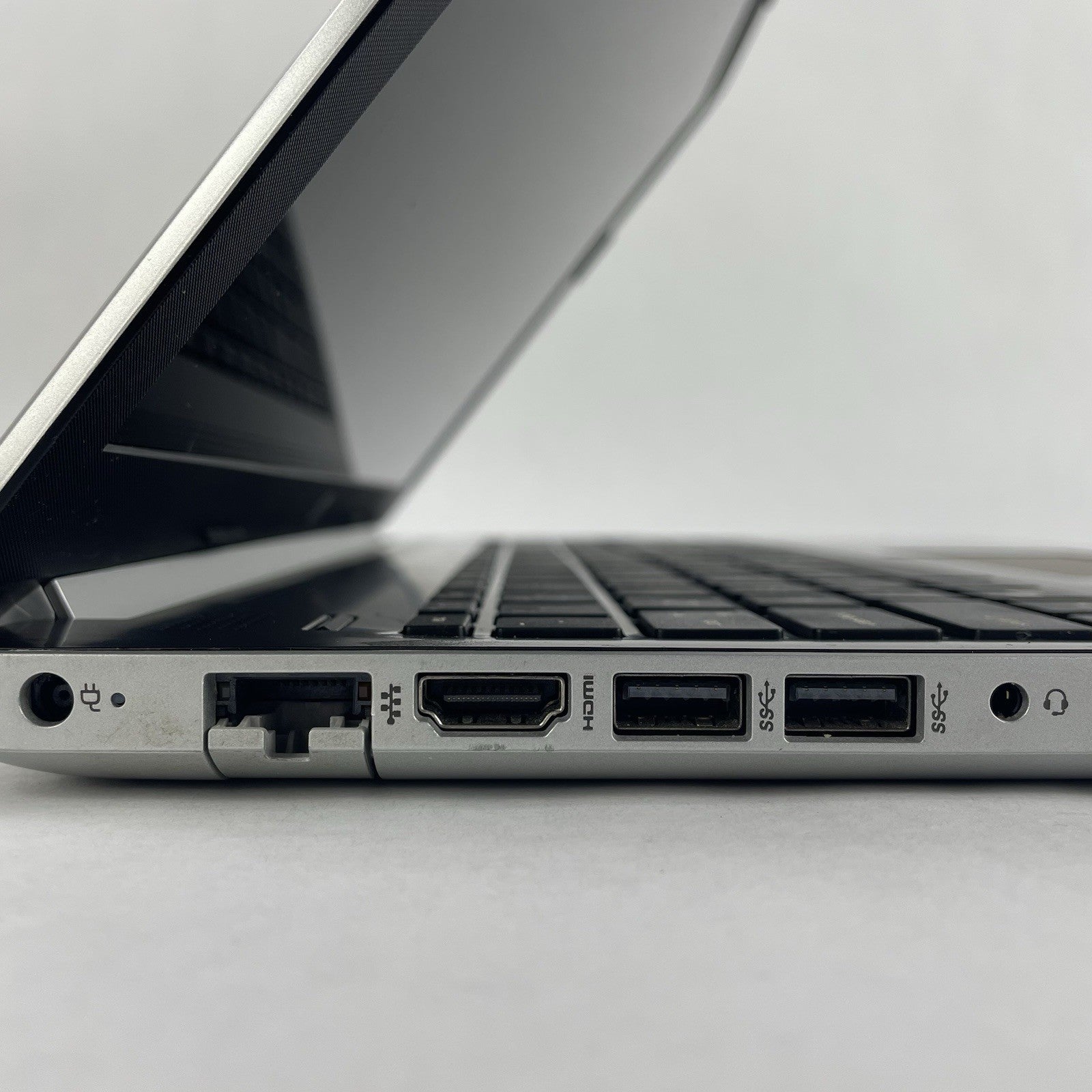 HP 15 da0032wm 15.6" i3-8130U 2.20 GHz 8 GB RAM No SSD/OS/AC3