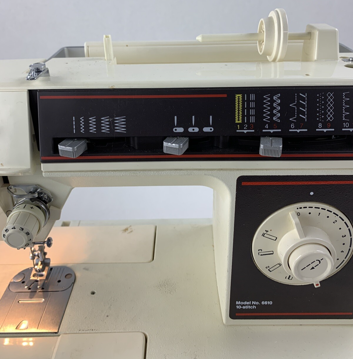 Singer Sonata 6610 Sewing Machine Powers and Runs w/ Cover Case and Manual