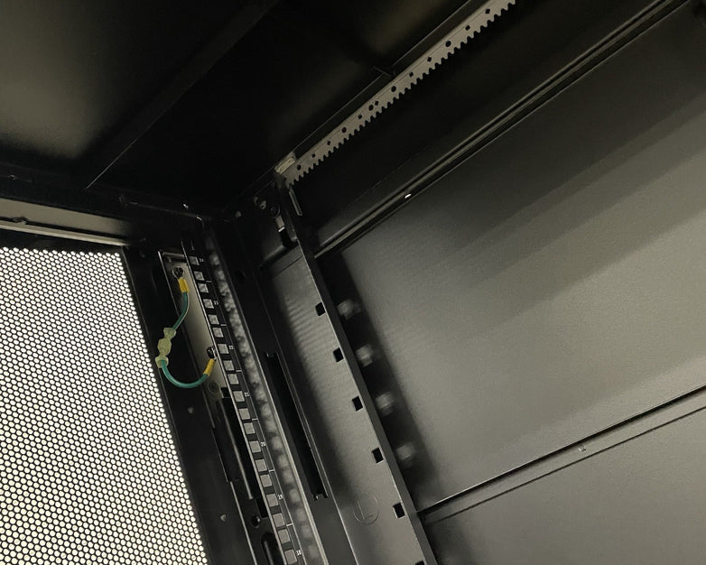 APC AR3104 Server Rack Enclosure w/ Keys