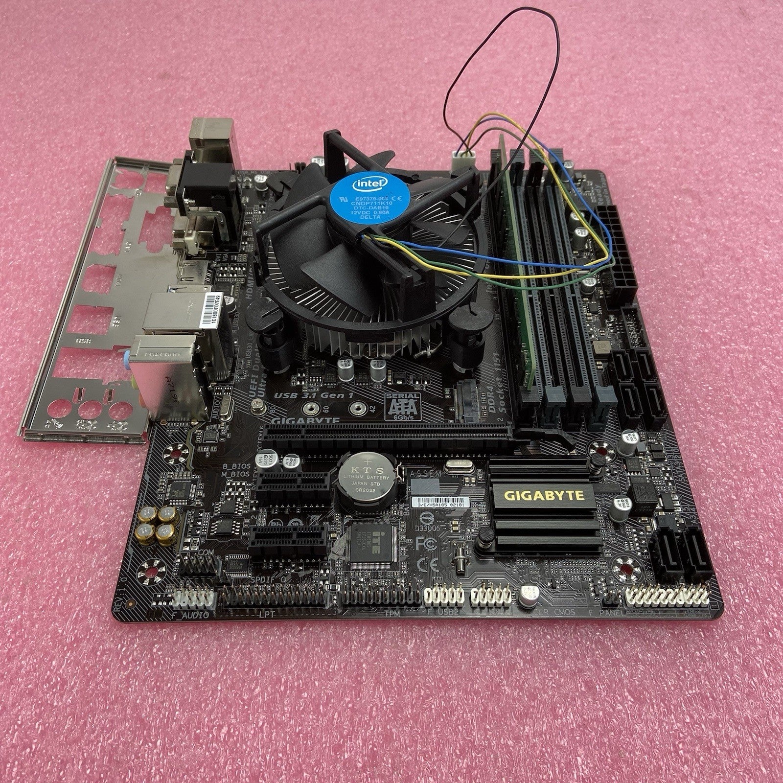 Gigabyte B250M-DS3H Motherboard Intel Core i5-7400 3GHz 4GB RAM w/IO Shield1