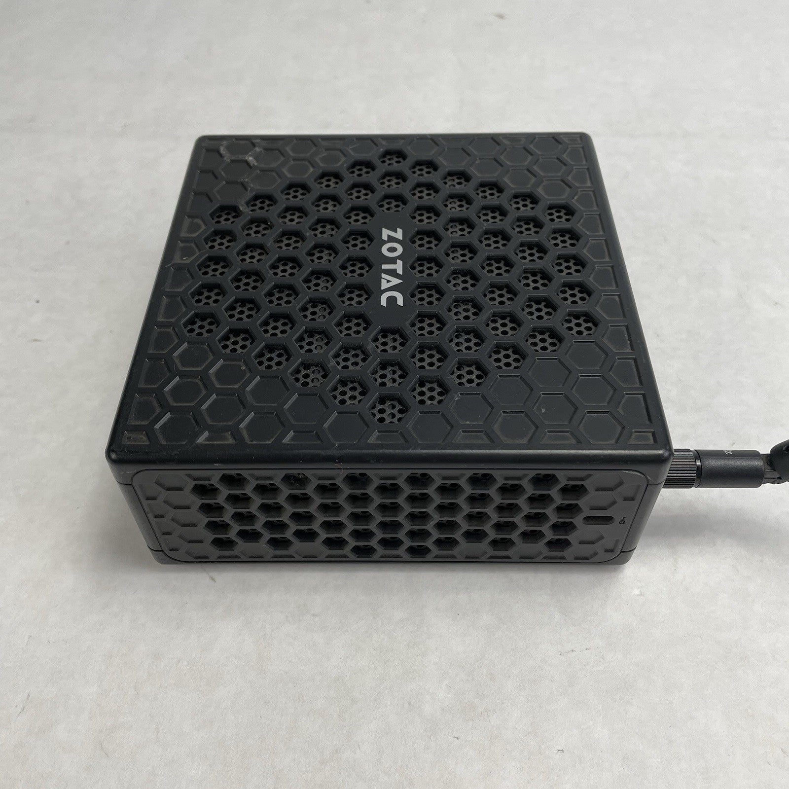 ZOTAC ZBox CI323 Nano Micro Celeron N3150 1.60 GHz 4 GB RAM No SSD No OS