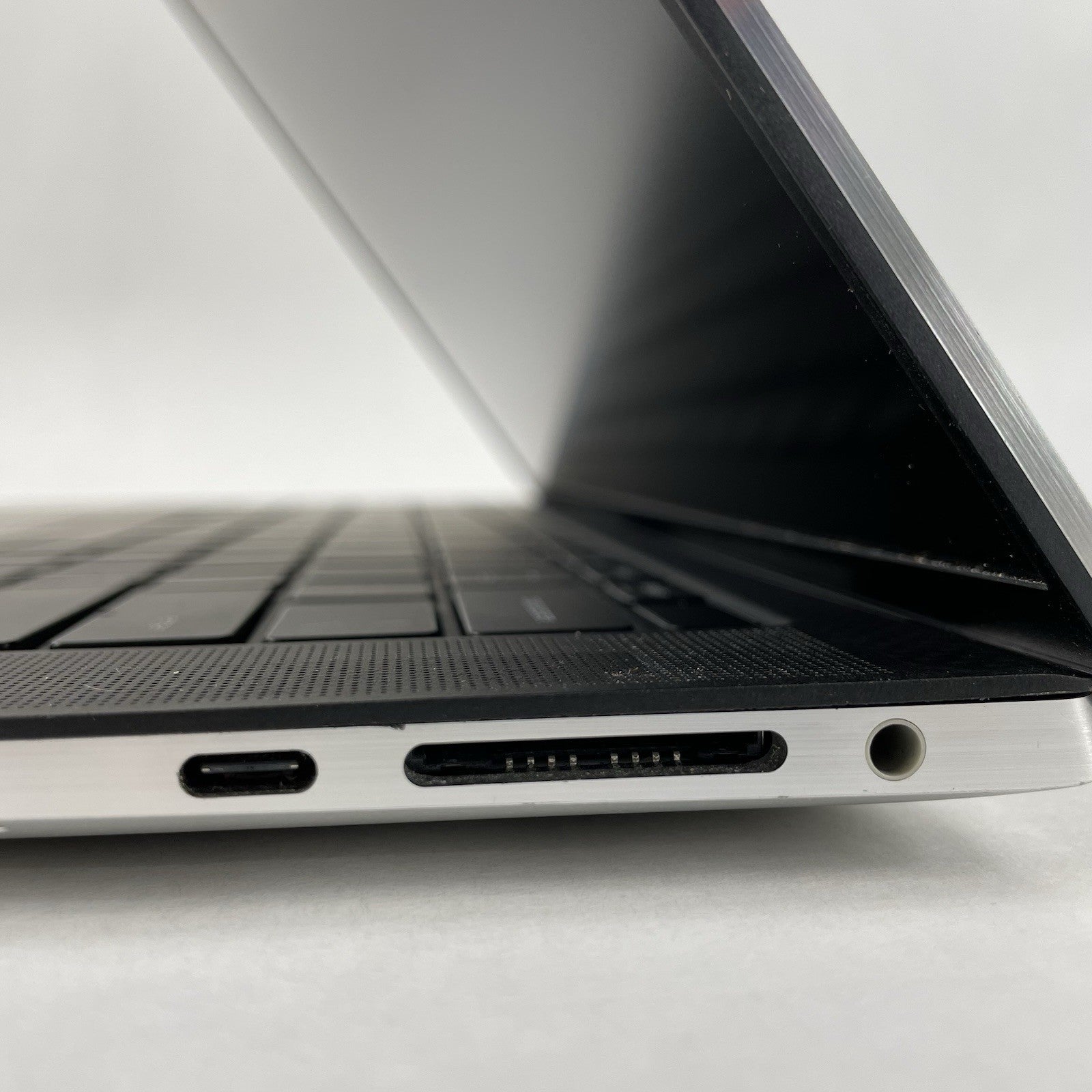 Dell XPS 15 9520 15.6" i7-12700H 2.27 GHz 16 GB RAM RTX 3060TI No SSD/OS/AC7