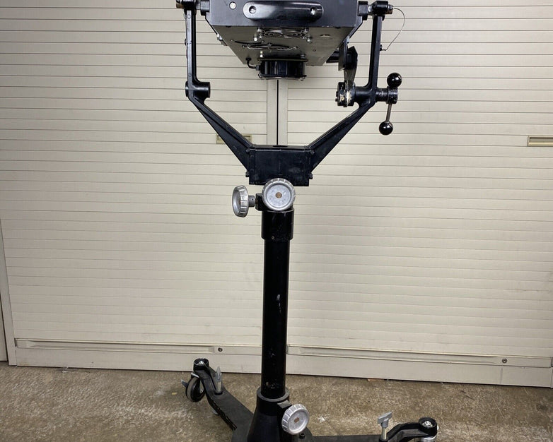 Altman Voyager Short-throw 400W HTI follow spotlight with stand