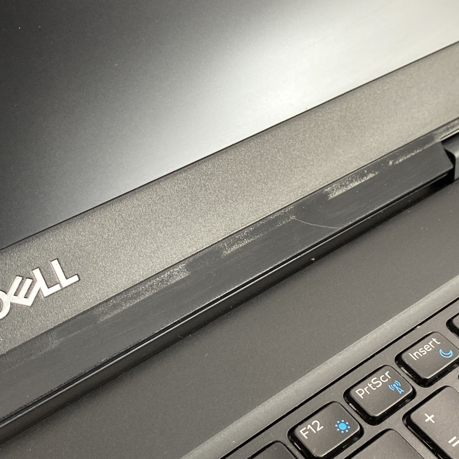 Dell Latitude 5590 Core i7-8650U 1.90 GHz 8GB RAM 15.6" No HDD No OS