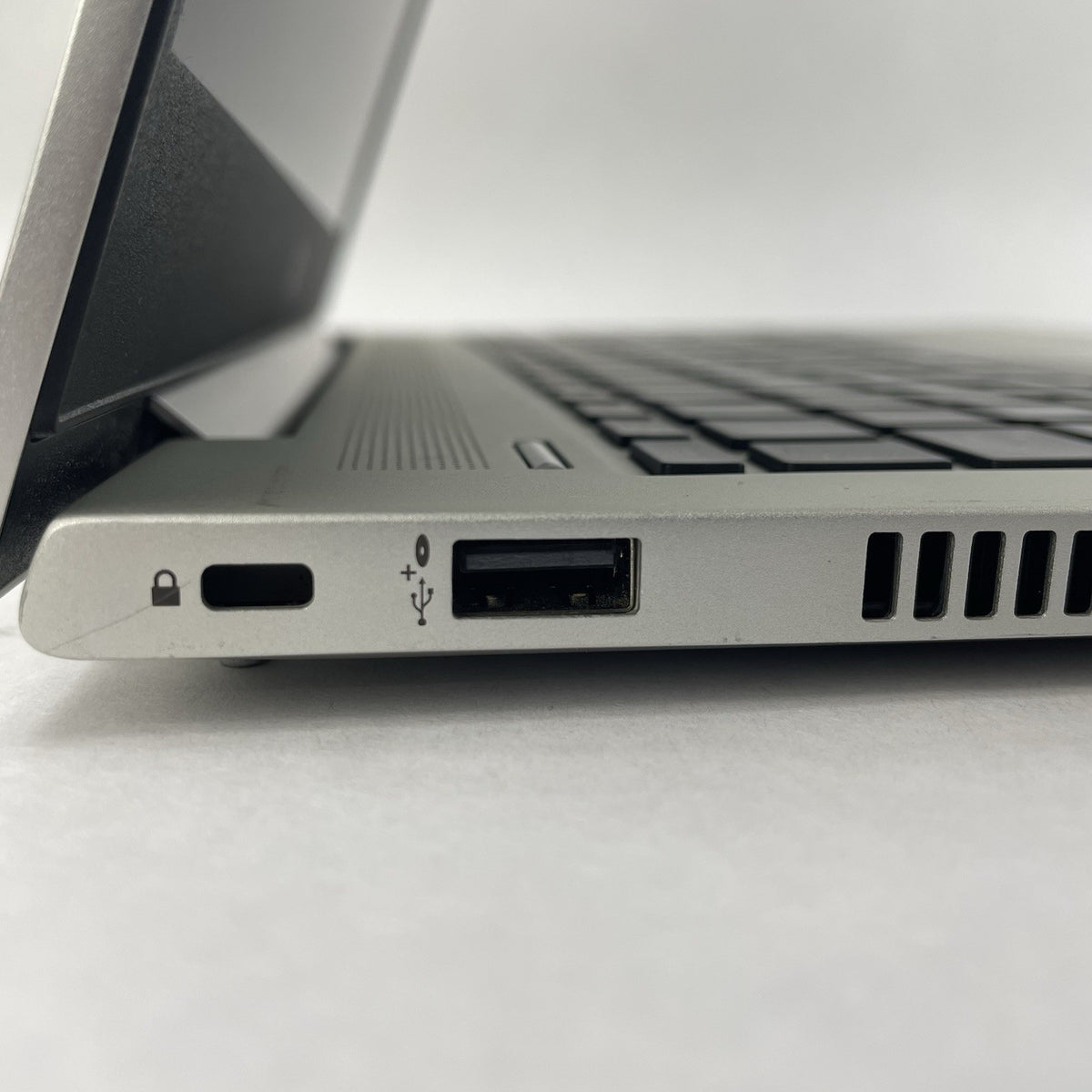 HP mt22 Thin Client 14" Celeron 5205U 1.90 GHz 8 GB RAM No SSD/AC/OS/Batt4