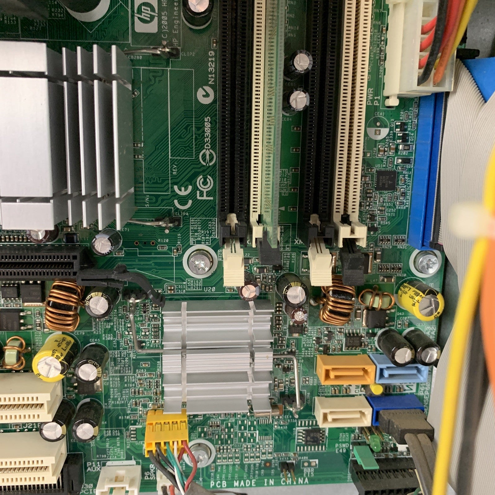 HP Compaq DC7600 MT Desktop Intel Pentium 4 3.20 GHz 512 MB No OS No HDD