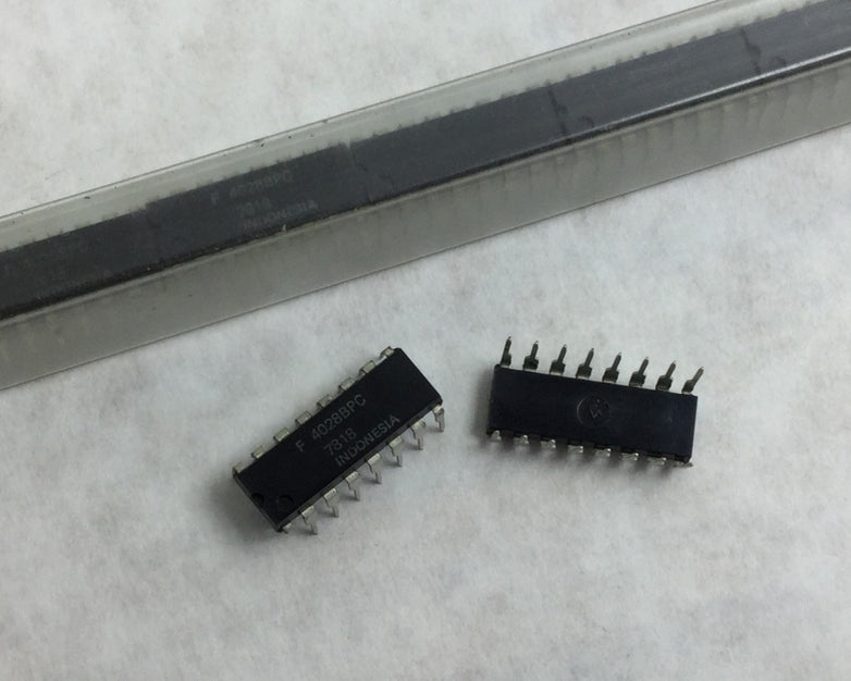 Fairchild 4028BPC Integrated Circuit   16 Pin  Lot of 23