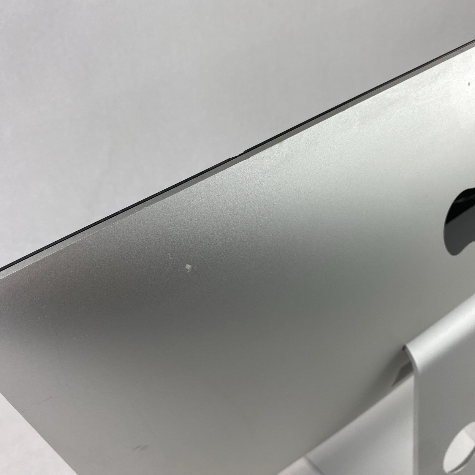 Apple A1418 iMac 21.5" 2015 2.8 GHz Core i5 8GB RAM 250 GB SSD macOS 12.7.6