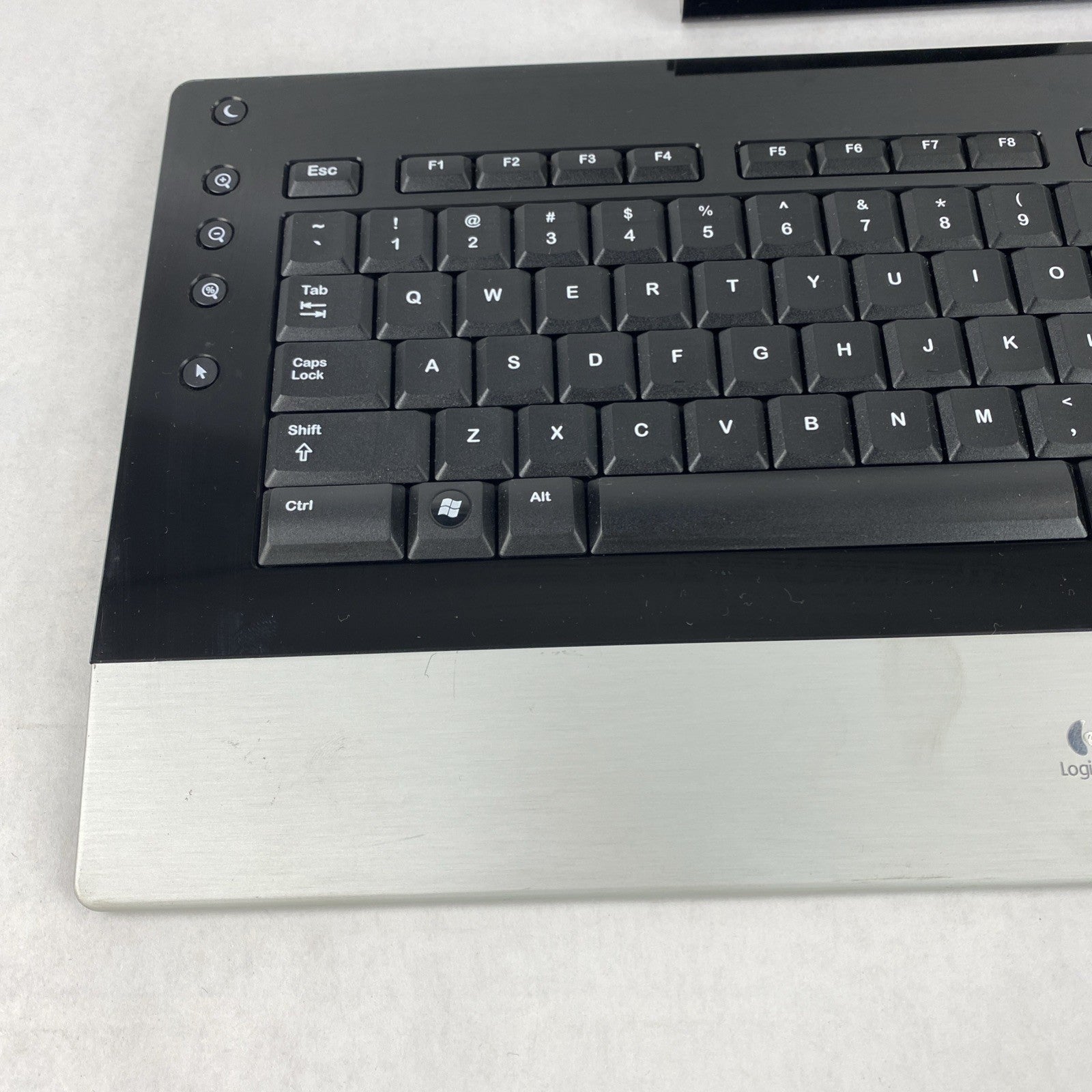 Logitech Y-RAY81 Bluetooth Keyboard Tested6