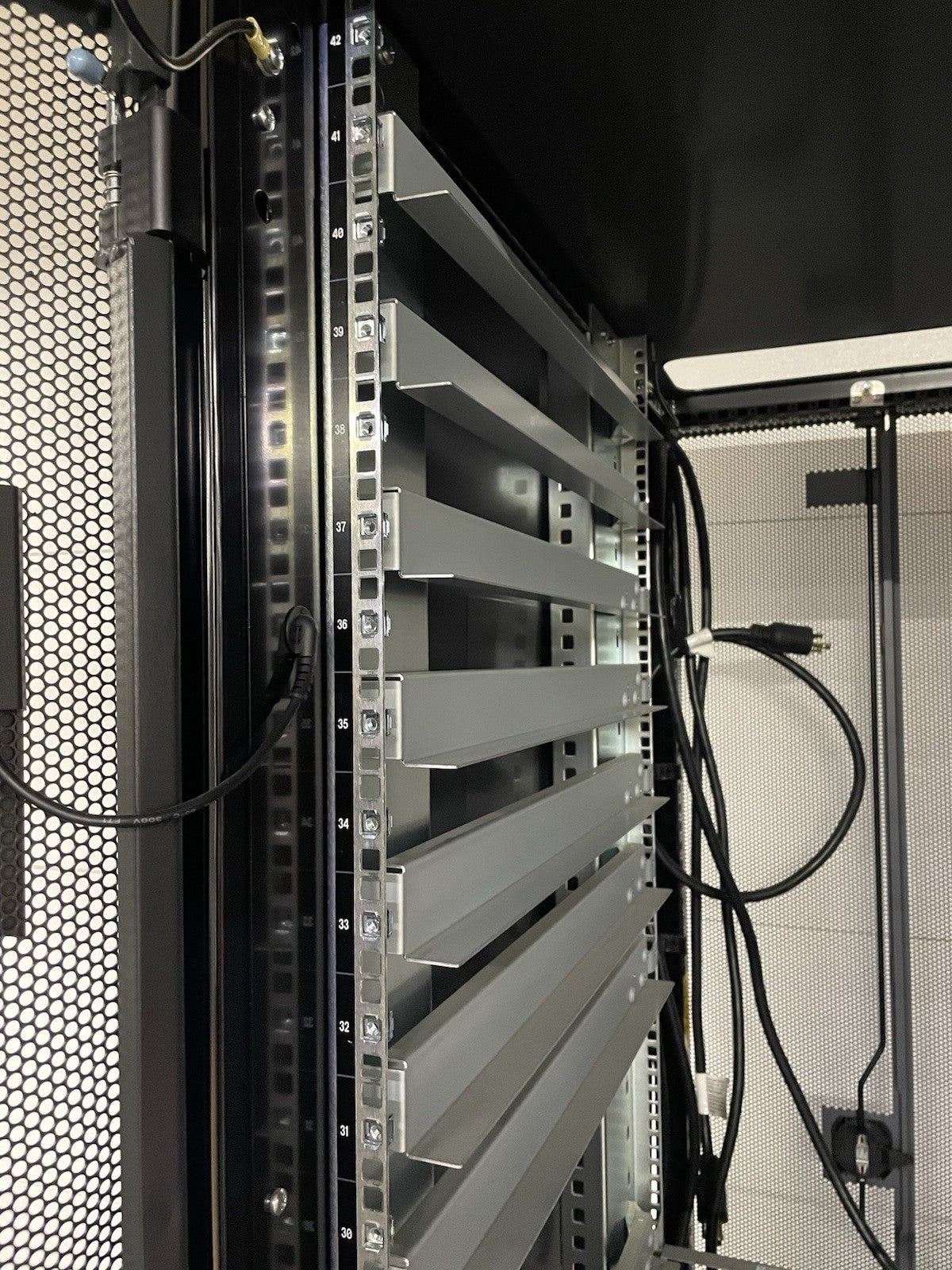 NETAPP NAC-0501 Server Rack Cabinet Unlocked With Keys