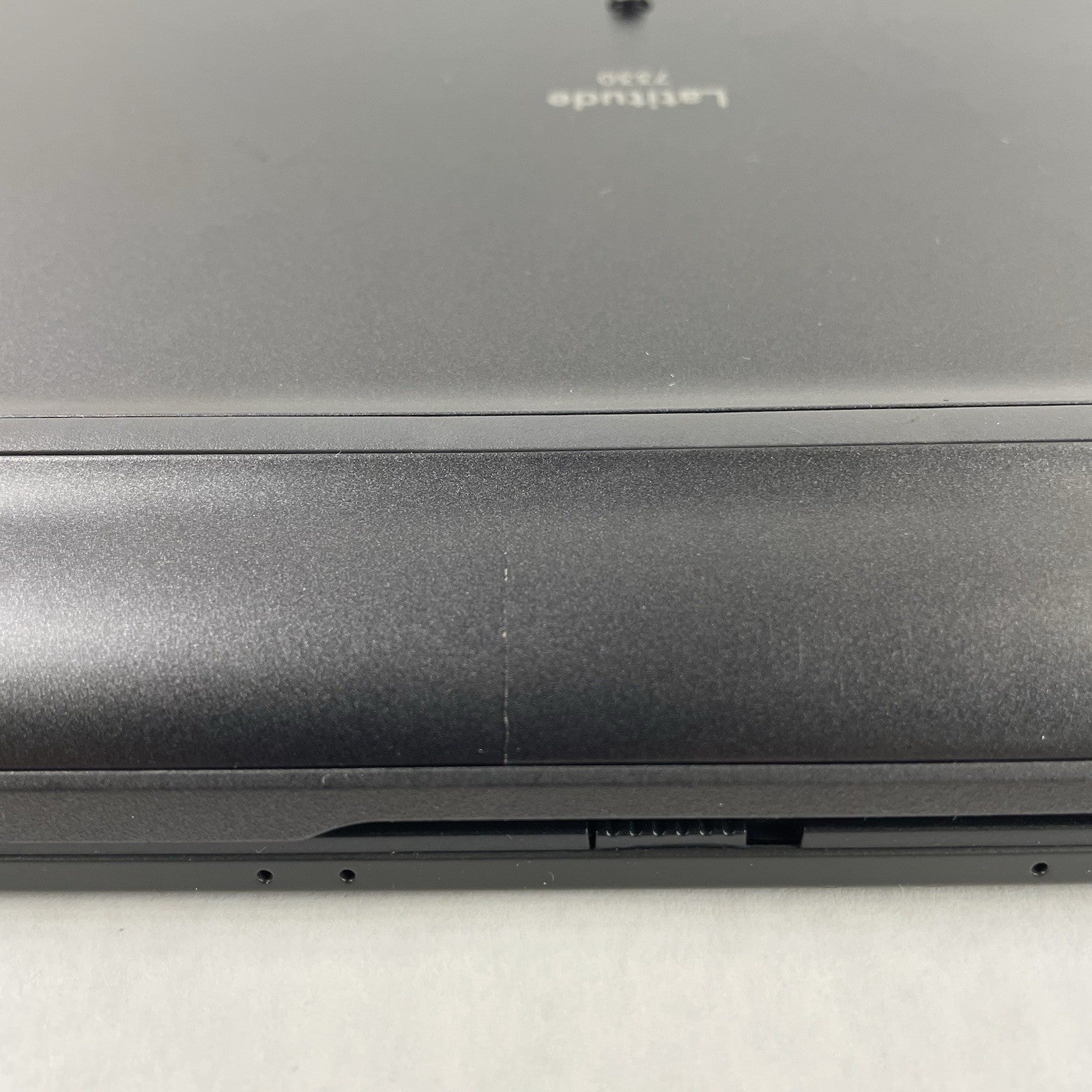 Dell Latitude 7330 13.3" i7-1265U 4.15 GHz 32 GB RAM No SSD/OS/AC - Bad Bottom14