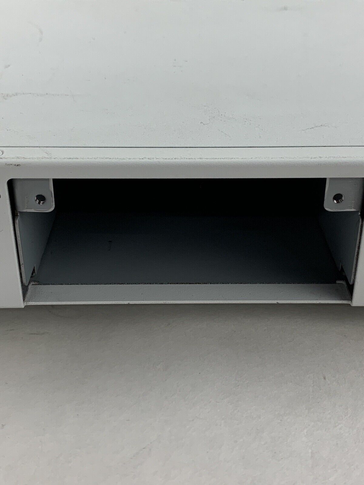 Sophos SG 430 Firewall Security Appliance W/8 GbE Port Module No HDD No OS