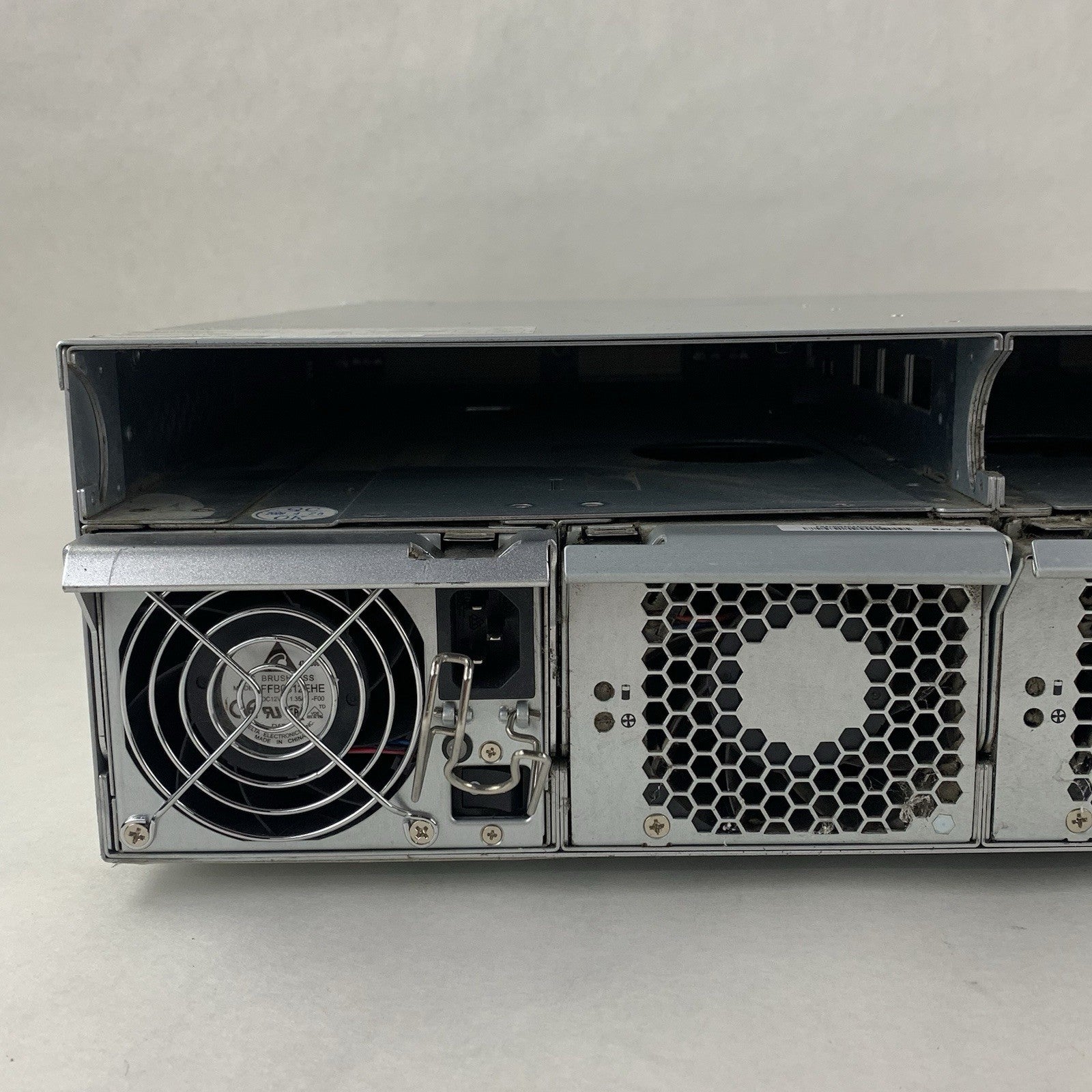 Promise VTrak E610f 16-Bay 3.5" Fibre Channel Storage Array 3U No Controllers4