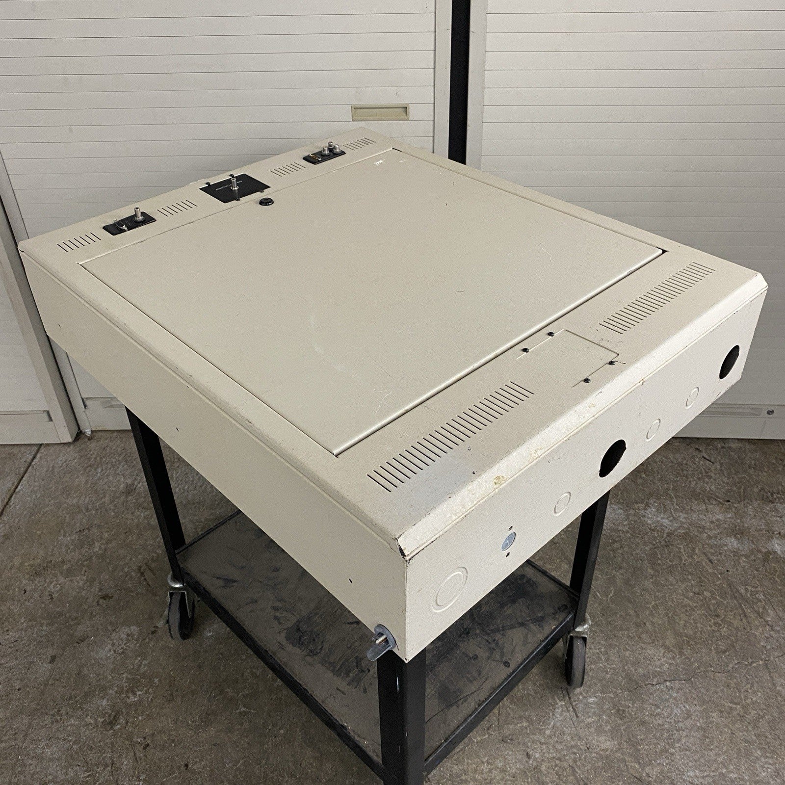 Middle Atlantic TOR-3-20SBK-13965 3SP Tilt Out Wall Rack Electronic Enclosure0