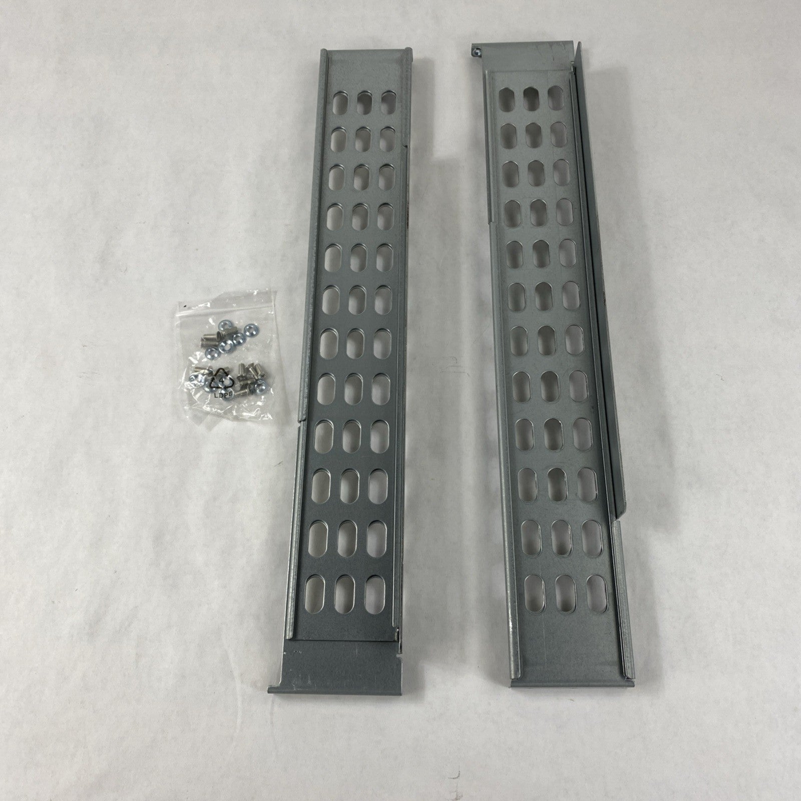 APC 0M-756H Sliding Rail Kit Smart-UPS Left 870-1250B and Right 870-1251B1