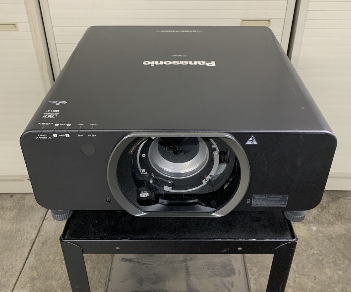 Panasonic PT-DZ10KU WUXGA DLP Lamp Projector Bad Lamp 1 - No Lens No Remote1