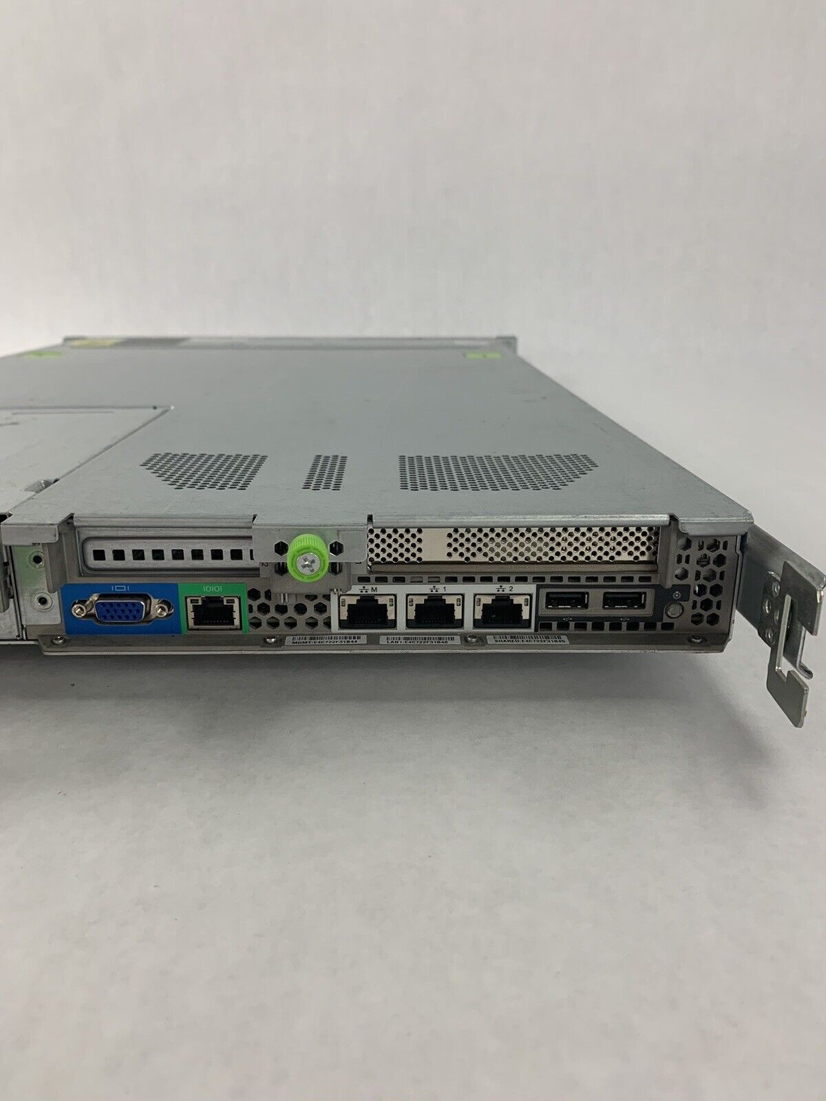 Cisco-UCS UCSC-C220-M3S Server Xeon E5-2609 2.4 GHz  16 GB RAM No HDD No OS