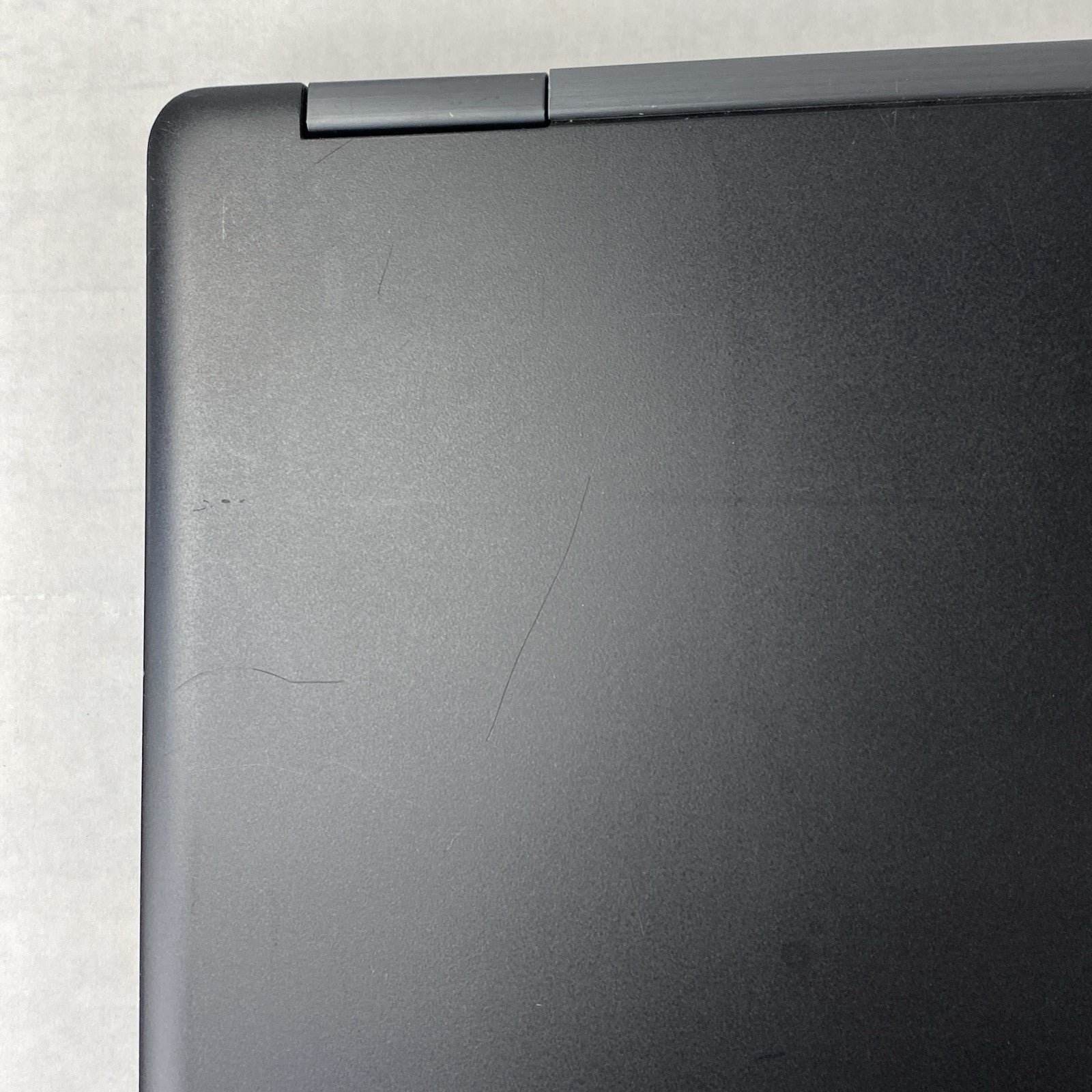 Dell Latitude 5580 Core i5-7300U 2.60 GHz 8 GB RAM 15.6" No Battery No HDD No OS