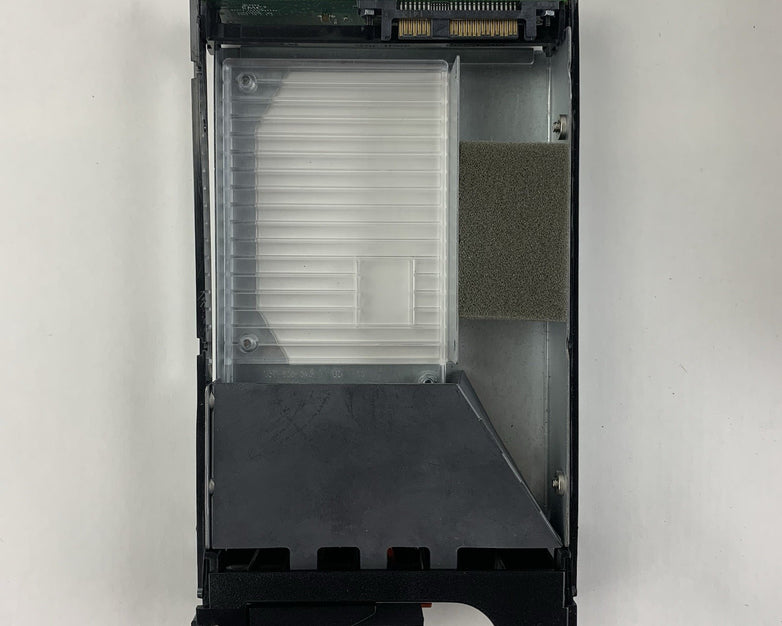 EMC EAE 100-542-104-01 12-Bay Storage Array Missing Two Caddies No Caddy Cover