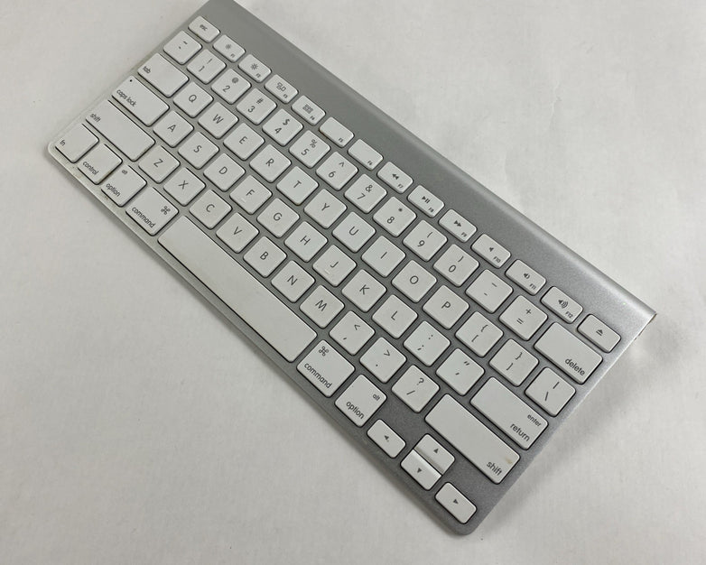 Apple A1314 Wireless Keyboard Power Tested No Mouse No Batteries