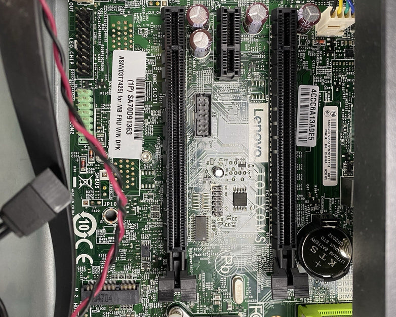 Lenovo ThinkCentre M900 SFF Intel Core i5-6500 3.2GHz 8GB RAM No HDD No OS