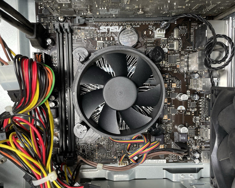 ASUS G11CD Intel i5-6400 2.70 GHz NVIDIA GeForce GTX 950 8 GB RAM No HDD No OS