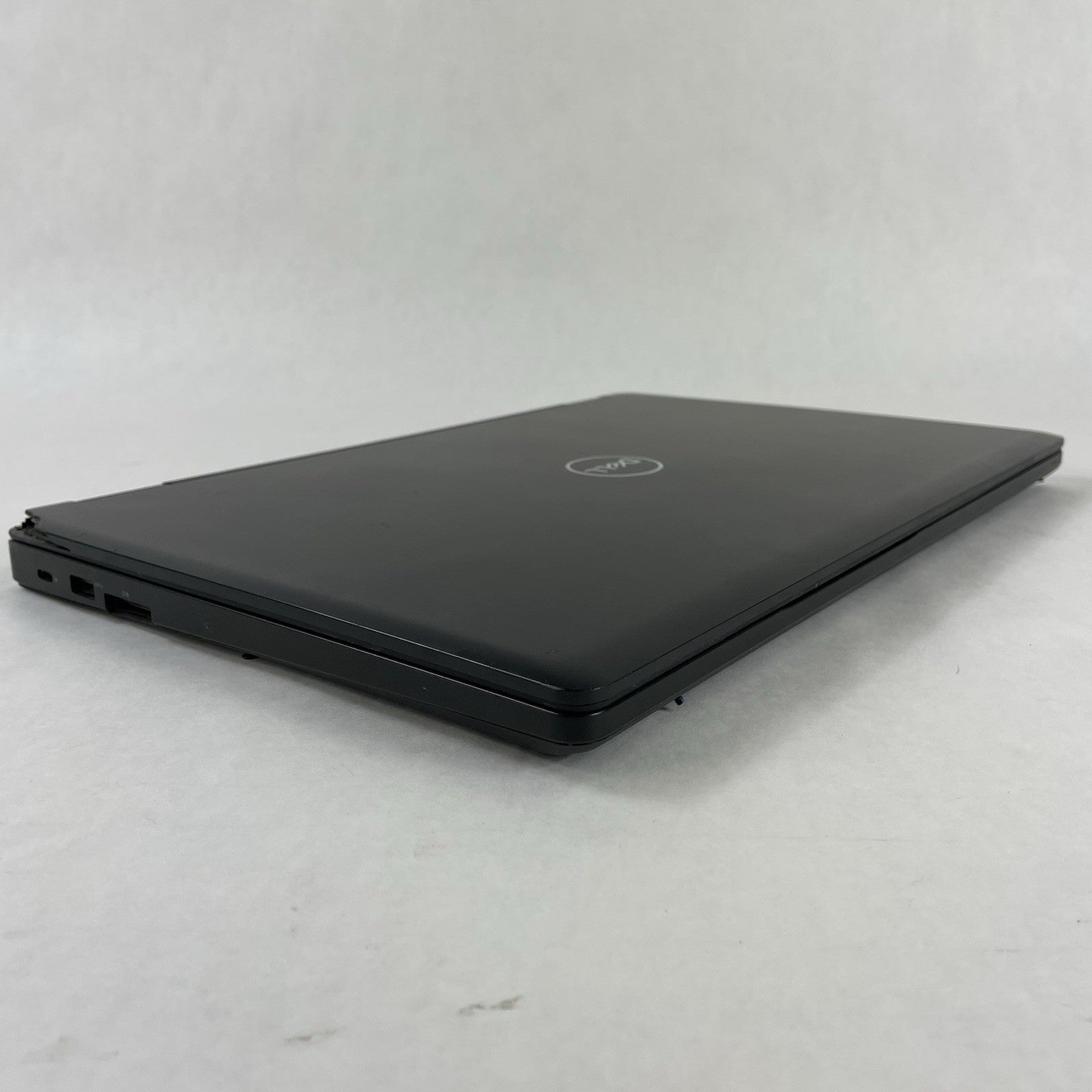 Dell Latitude 5590 15.6" i5-8250U 1.6 GHz 8GB RAM No SSD No OS - Bad Corner READ17
